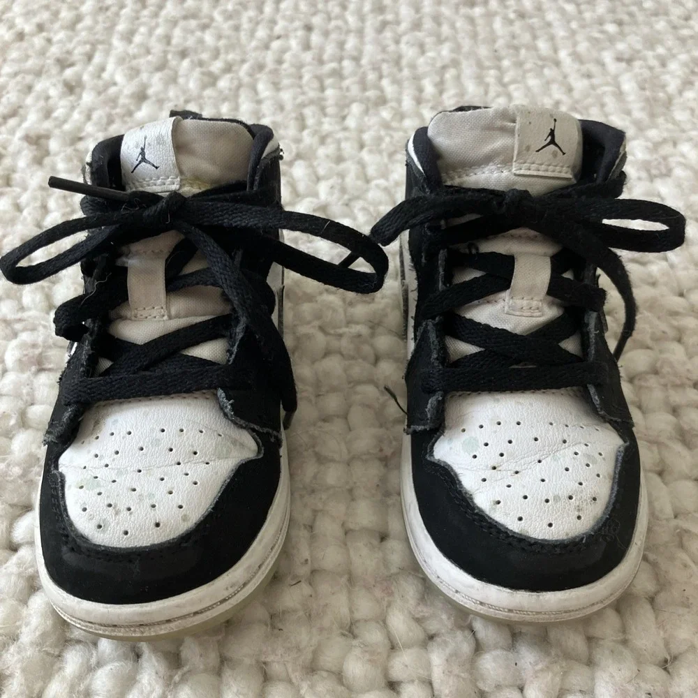 Nike Boys Air Jordan 1 Retro High OG‎ TD Black White Sneaker Shoes Size 7C